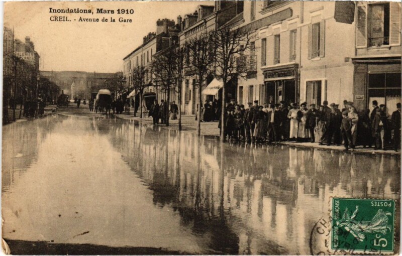 Carte postale ancienne Inondations Creil Avenue de la gare
