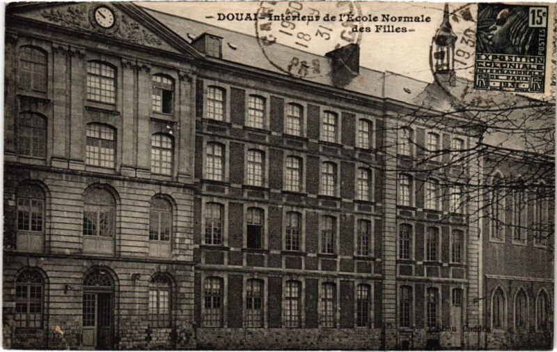 Carte postale ancienne Douai Ecole normale des Filles à Douai