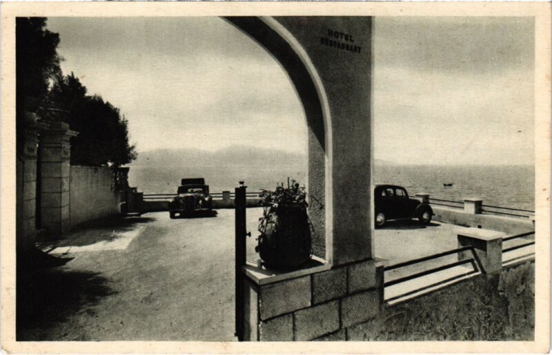 Carte postale ancienne Marseille La Corniche Le Petit nice Hotel-Restaurant à Marseille