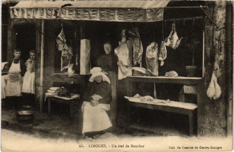 Carte postale ancienne Limoges Un etal de Boucher à Limoges