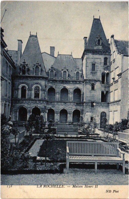 Carte postale ancienne La Rochelle maison Henri Ii à La Rochelle
