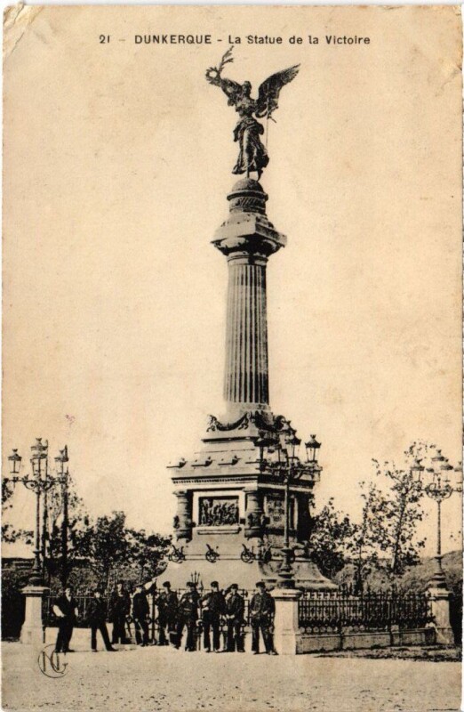 Carte postale ancienne Dunkerque Statue de la Victoire à Dunkerque