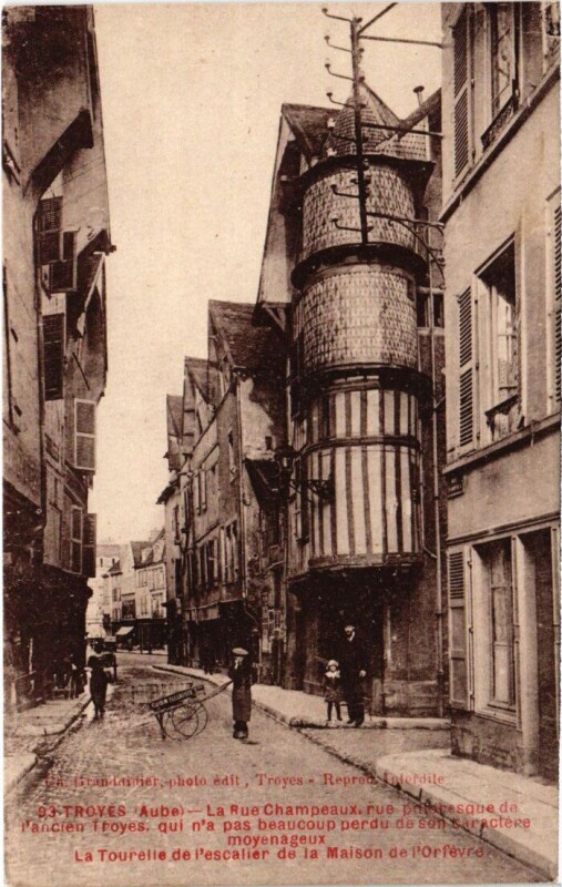 Carte postale ancienne Troyes Rue Champeaux à Troyes