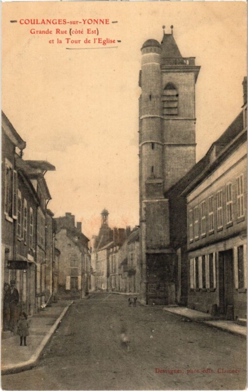 Carte postale ancienne Coulanges-Sur-Yonne Grande Rue Tour de l'Eglise à Coulanges-sur-Yonne