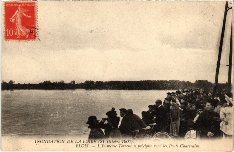 Carte postale ancienne Inondations Blois Immense Torrent Ponts Chartrains à Blois