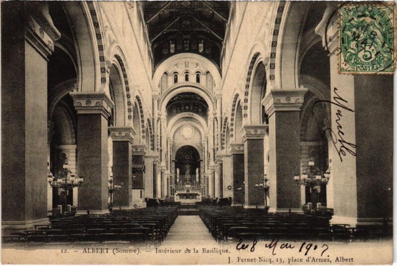 Carte postale ancienne Albert interieur de la basilique à Albert