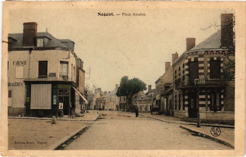 Carte postale ancienne Nogent-sur-Vernisson Place Amelot