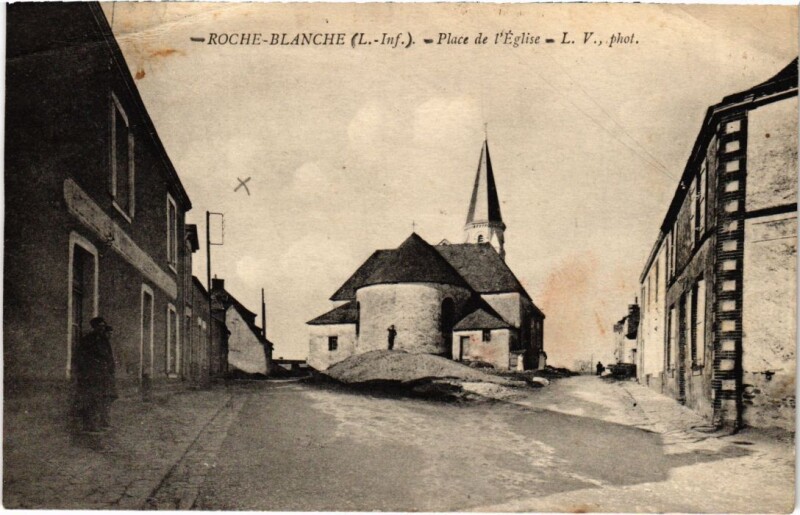 Carte postale ancienne Roche-Blanche place de l'Eglise