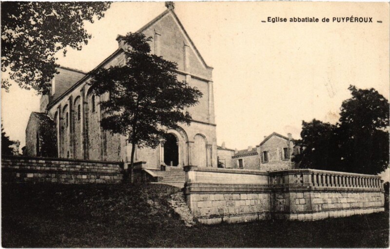 Carte postale ancienne Puyperoux Eglise abbatiale