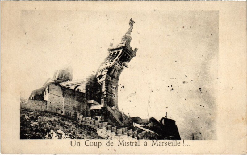 Carte postale ancienne Marseille Un coup de Mistral à Marseille