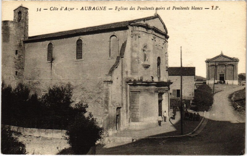 Carte postale ancienne Aubagne Eglises des Penitents noirs et blancs à Aubagne