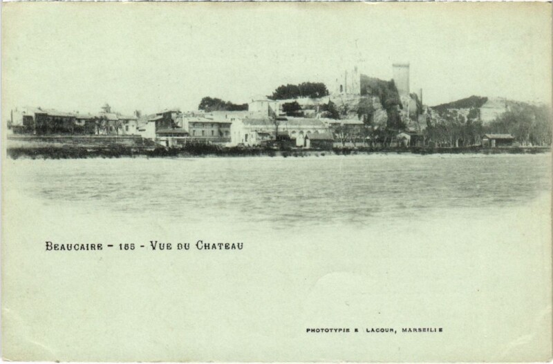 Carte postale ancienne Beaucaire Vue du Chateau
