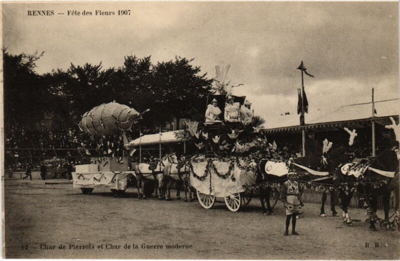 Carte postale ancienne Rennes Fete des Fleurs Char de Pierrofs à Rennes