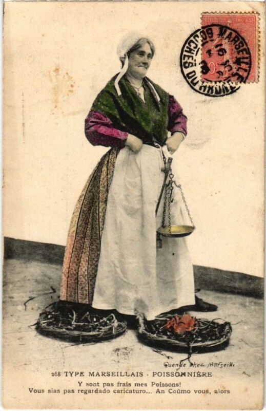 Carte postale ancienne Type Marseille POissonniere à Marseille