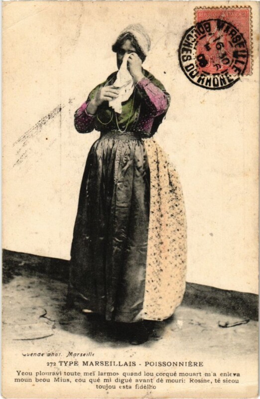 Carte postale ancienne Type Marseille POissonniere à Marseille
