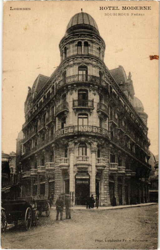 Carte postale ancienne Lourdes Hotel Moderne à Lourdes