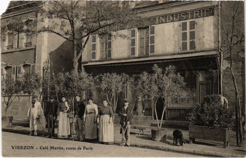 Carte postale ancienne Vierzon Cafe martin route de Paris à Vierzon