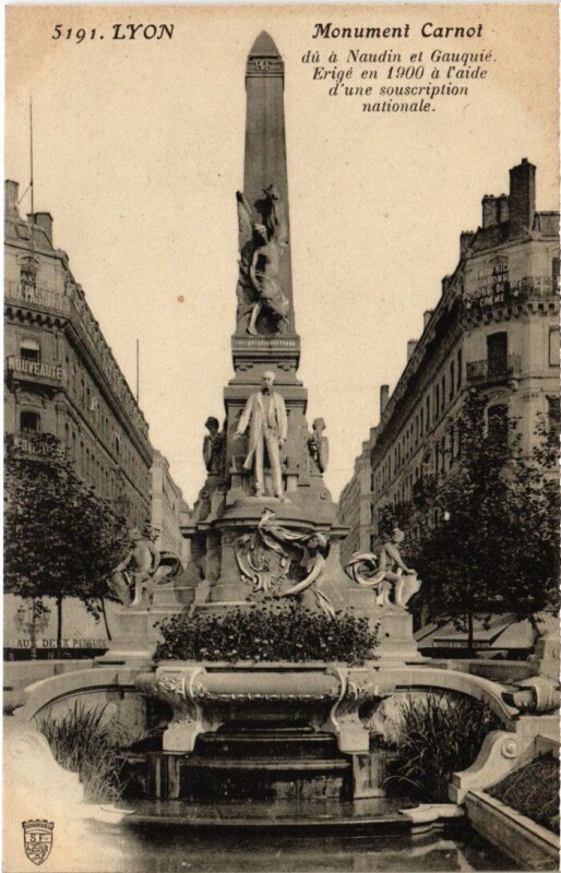 Carte postale ancienne Lyon Mon. Carnot