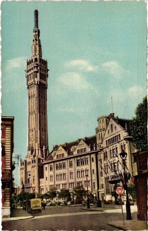 Carte postale ancienne Lille hotel de Ville et le Beffroi à Lille