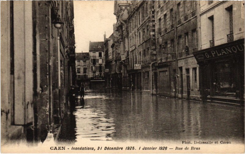 Carte postale ancienne Inondations Caen Rue de Bras