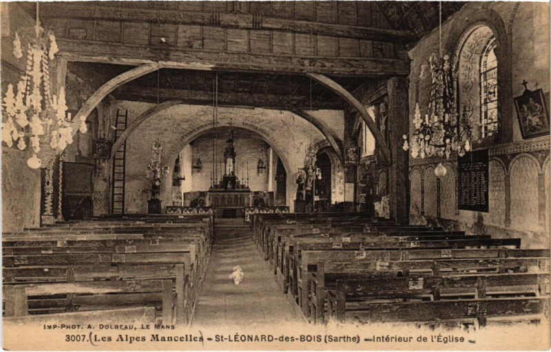 Carte postale ancienne Saint-Leonard-Des-Bois Interieur de l'Eglise