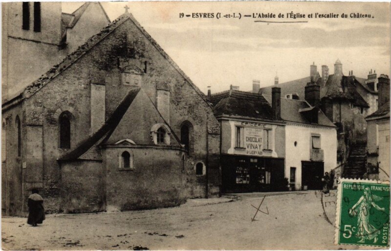 Carte postale ancienne Esvres Abside de l'Eglise Escalier du Chateau à Esvres