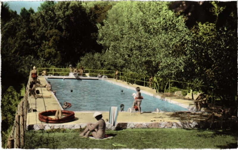 Carte postale ancienne Aix-En-Provence Camping l'Arc-en-Ciel à Aix-en-Provence