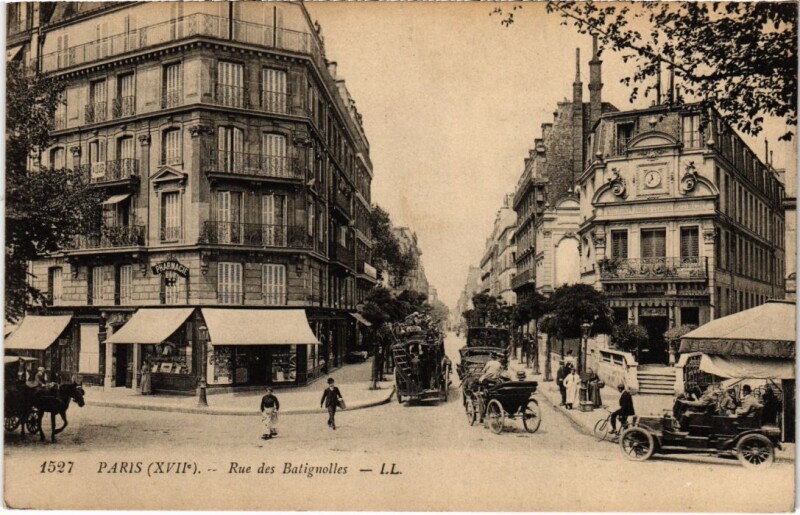 Carte postale ancienne Rue des Batignolles à Paris 17e