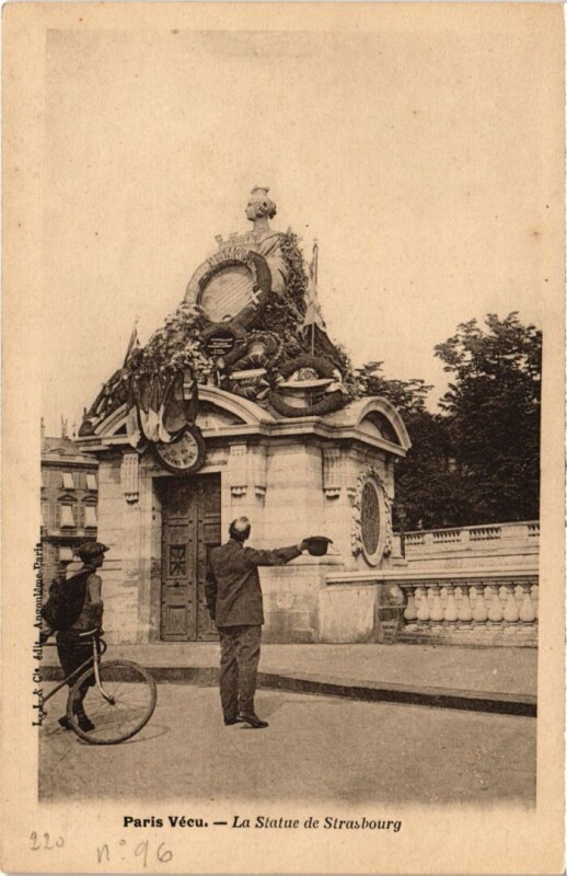 Carte postale ancienne Paris Vecu. Statue de Strasbourg