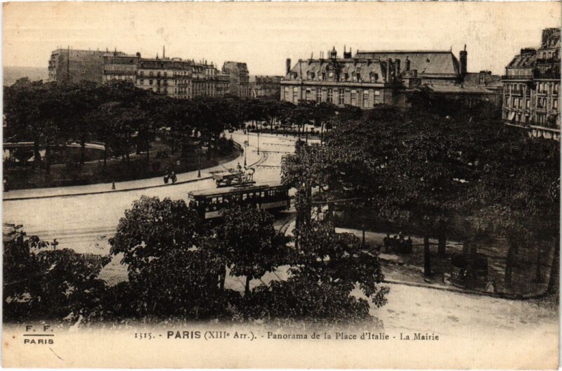 Carte postale ancienne Panorama de la Place d'Italie - La Mairie à Paris 13e