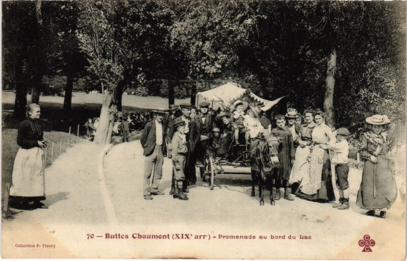 Carte postale ancienne Buttes Chaumont - Promenade au bord du Lac à Paris 19e