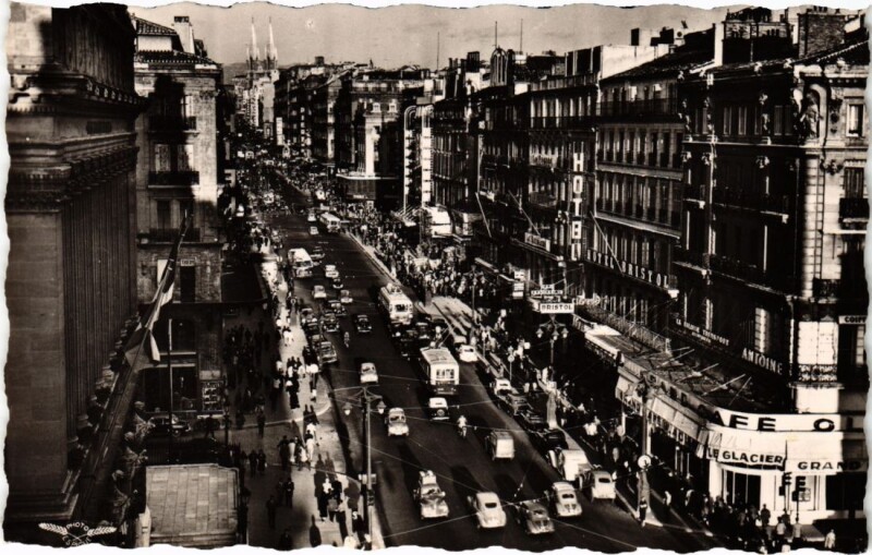 Carte postale ancienne Marseille La Cannebiere - Au Fond l'Eglise des Reformes à Marseille