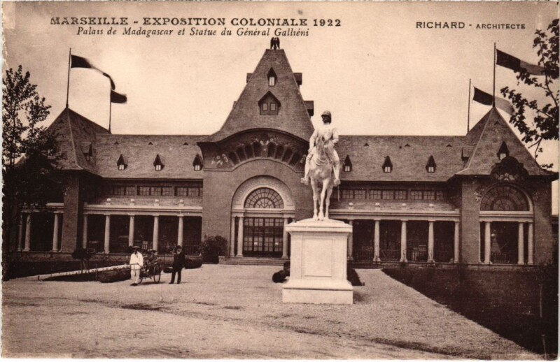 Carte postale ancienne Marseille Exposition Coloniale - Palais de Madagascar à Marseille