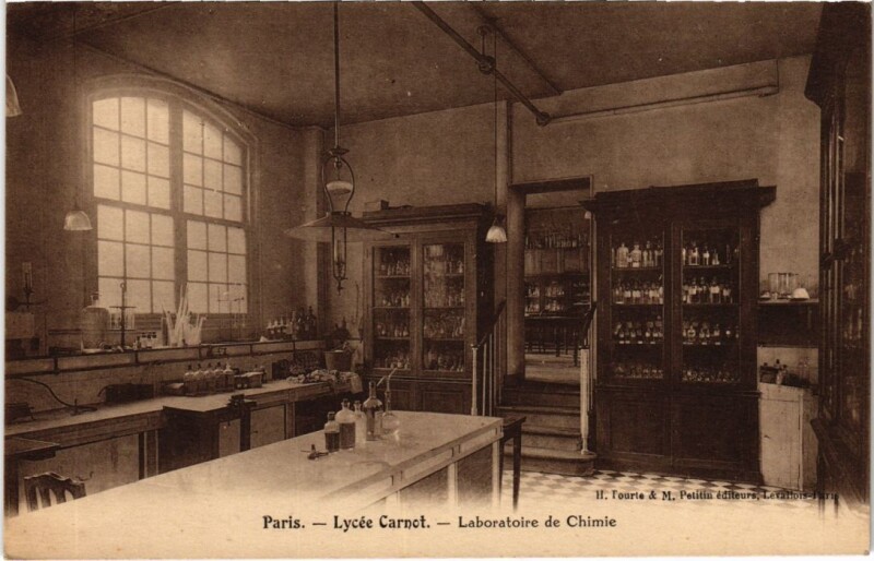 Carte postale ancienne Lycée Carnot - Laboratoire de Chimie à Paris 17e