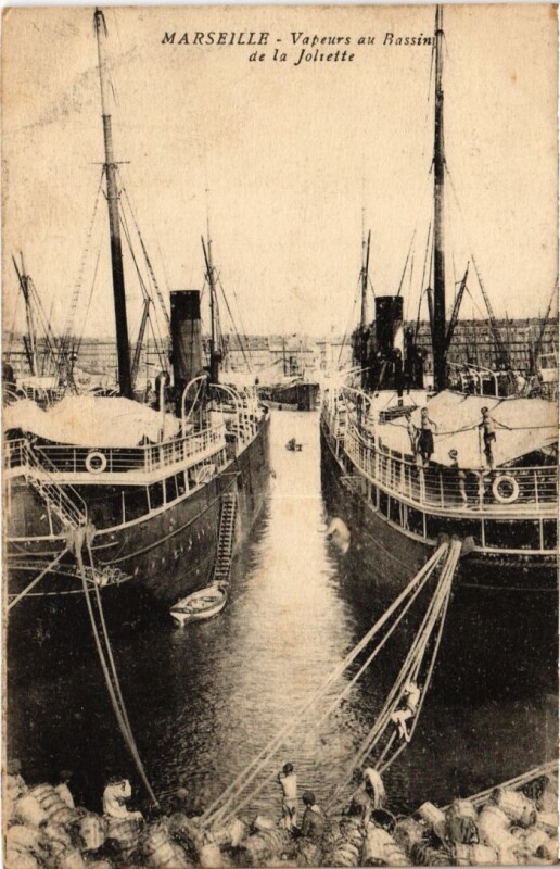 Carte postale ancienne Marseille Vapeurs au Bassin de la Joliette à Marseille