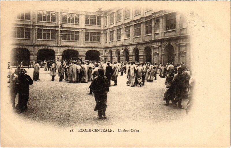 Carte postale ancienne Paris 3e Ecole Centrale Chahut Cube à Paris 3e