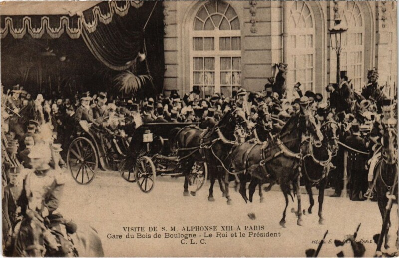 Carte postale ancienne Visite de Sa Majesté Alphonse XIII à Paris - Gare du Bois de Boulogne - La Voiture Présidentielle à Paris 16e