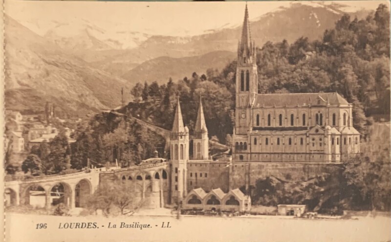 Carte postale ancienne La Basilique à Lourdes