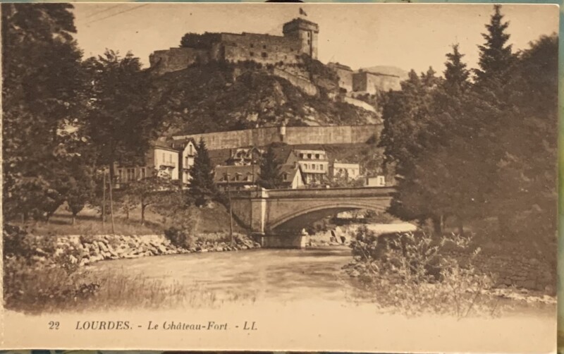 Carte postale ancienne Le Château-Fort à Lourdes