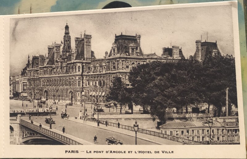 Carte postale ancienne Le Pont D'Arcole et L'Hotel de Ville à Paris 4e