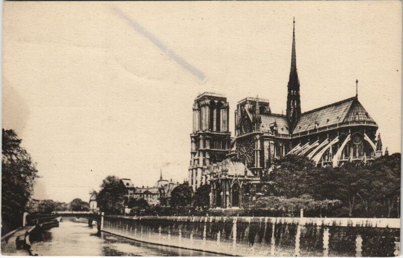 Carte postale ancienne Paris 4e Notre-Dame
