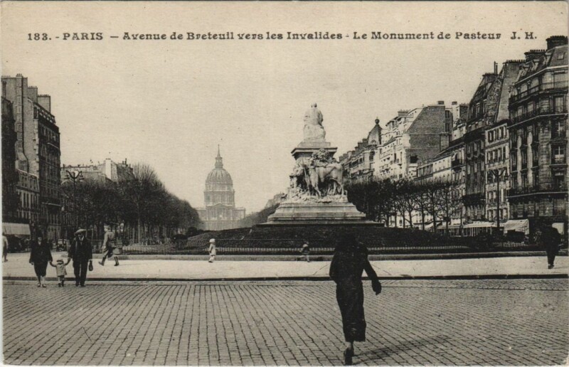 Carte postale ancienne Avenue de Breteuil vers les Invalides - Le Monument de Pasteur à Paris 15e