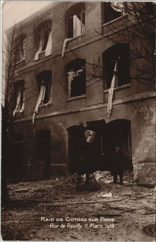 Carte postale ancienne Raid de Gothas sur Paris - Rue de Reuilly 11 Mars 1918 à Paris 12e
