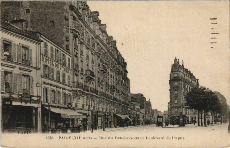 Carte postale ancienne Paris 12e Rue du Rendez-Vous et Bd de Picpus