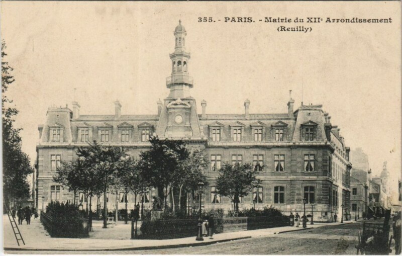 Carte postale ancienne Mairie du XIIe Arrondissement (Reuilly) à Paris 12e