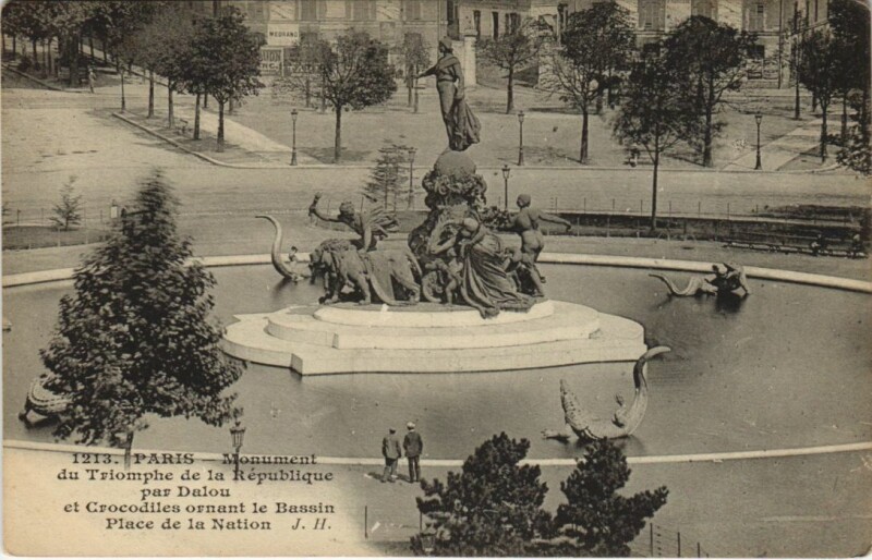 Carte postale ancienne Paris 12e Place de la Nation Statue de la République