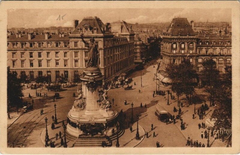 Carte postale ancienne Paris 10e Place de la République