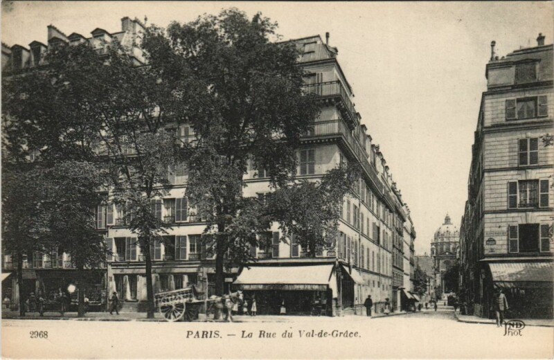 Carte postale ancienne Paris 5e Rue du val-de-grace