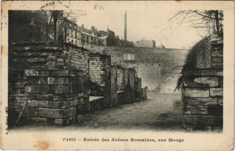 Carte postale ancienne Paris 5e Rue MOnge Arenes Romaines