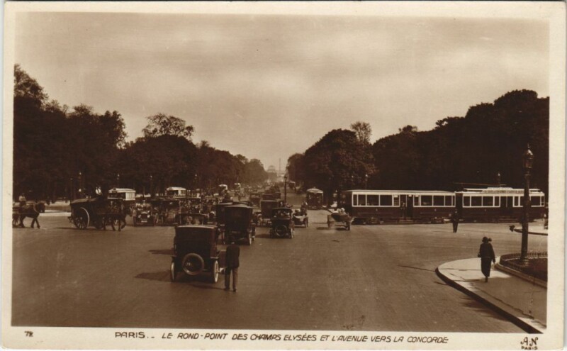 Carte postale ancienne Paris 8e Champs-Elysées